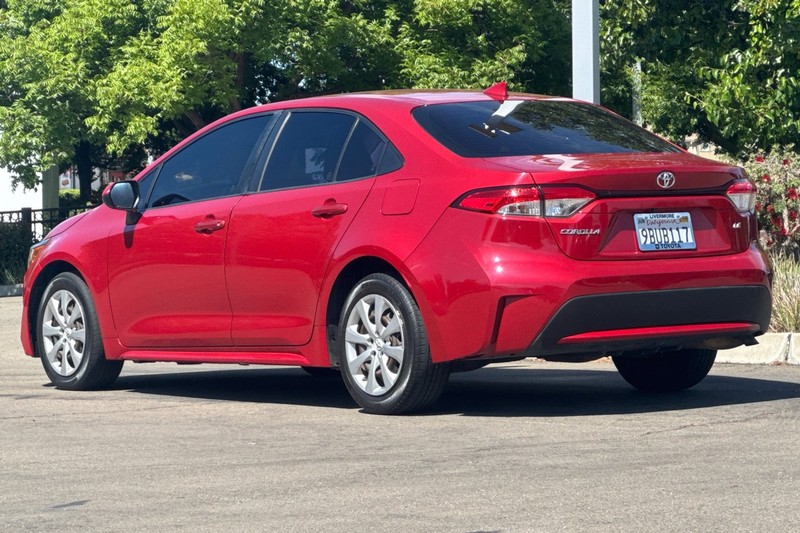 Toyota Corolla Vehicle Full-screen Gallery Image 06