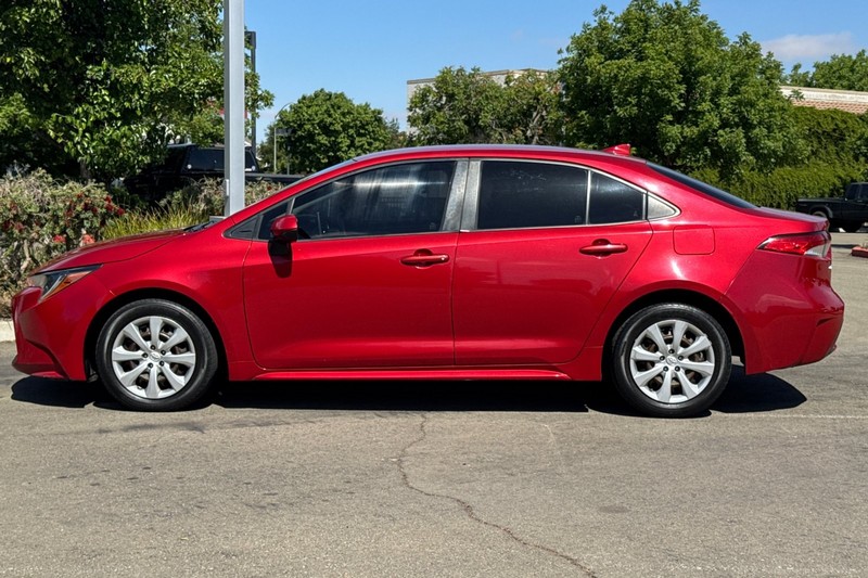 Toyota Corolla Vehicle Full-screen Gallery Image 07
