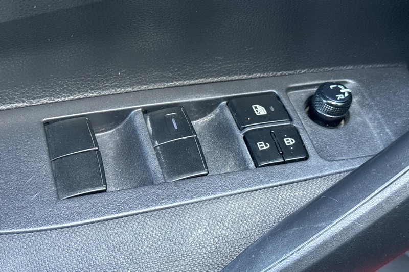 Toyota Corolla Vehicle Full-screen Gallery Image 12