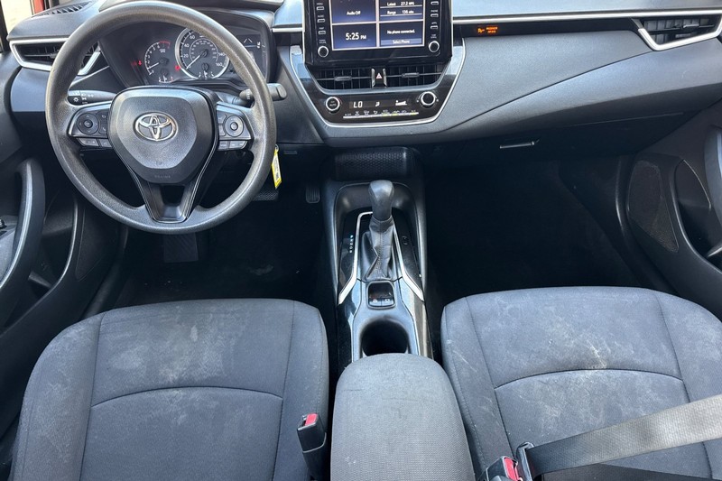 Toyota Corolla Vehicle Full-screen Gallery Image 15