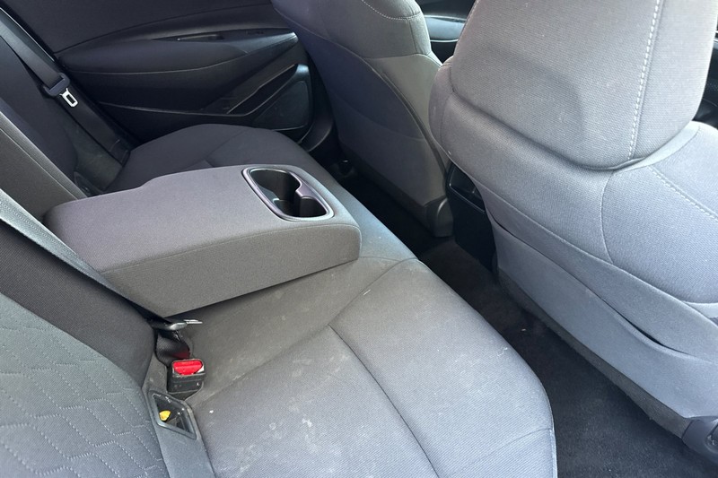 Toyota Corolla Vehicle Full-screen Gallery Image 17
