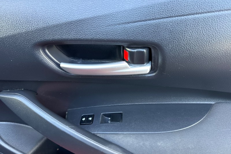 Toyota Corolla Vehicle Full-screen Gallery Image 20