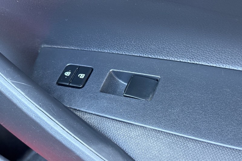 Toyota Corolla Vehicle Full-screen Gallery Image 21