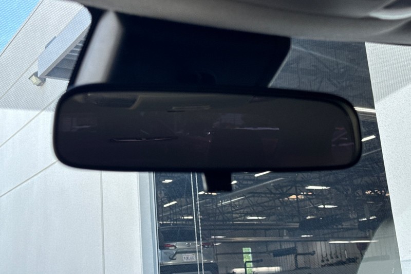 Toyota Corolla Vehicle Full-screen Gallery Image 24