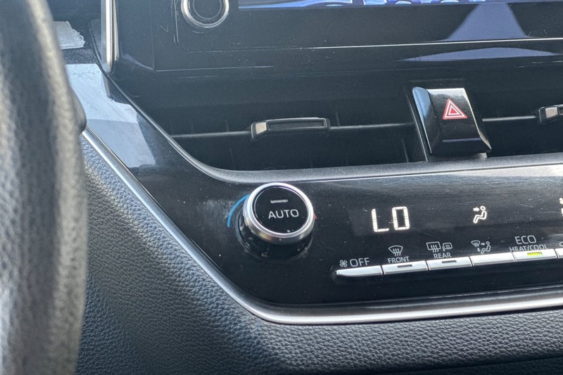 Toyota Corolla Vehicle Full-screen Gallery Image 28