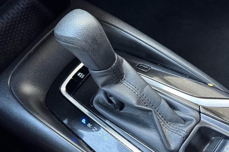 Toyota Corolla Vehicle Full-screen Gallery Image 32