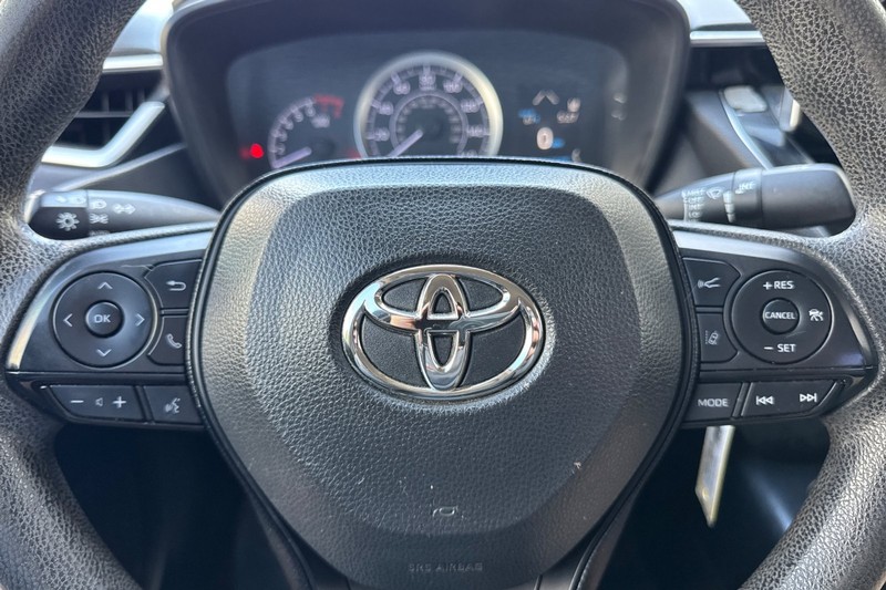Toyota Corolla Vehicle Full-screen Gallery Image 33