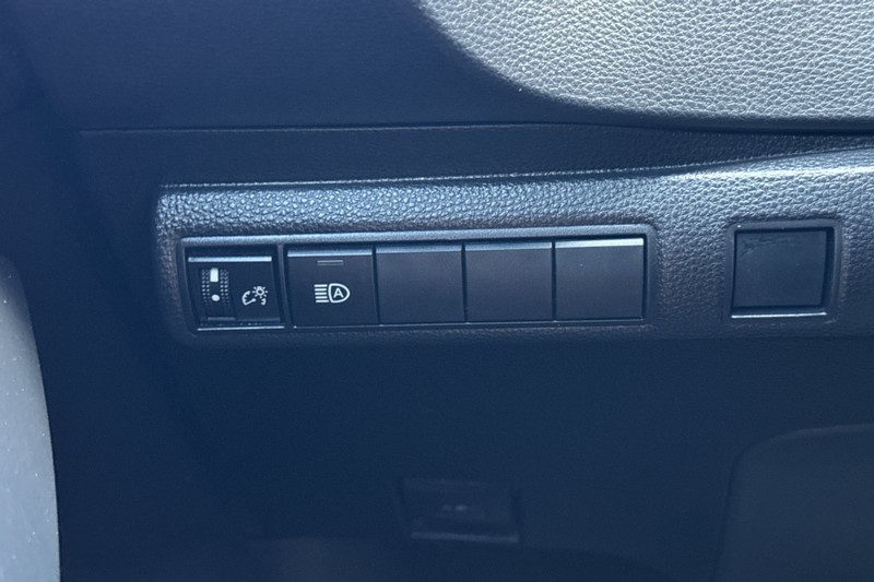Toyota Corolla Vehicle Full-screen Gallery Image 40