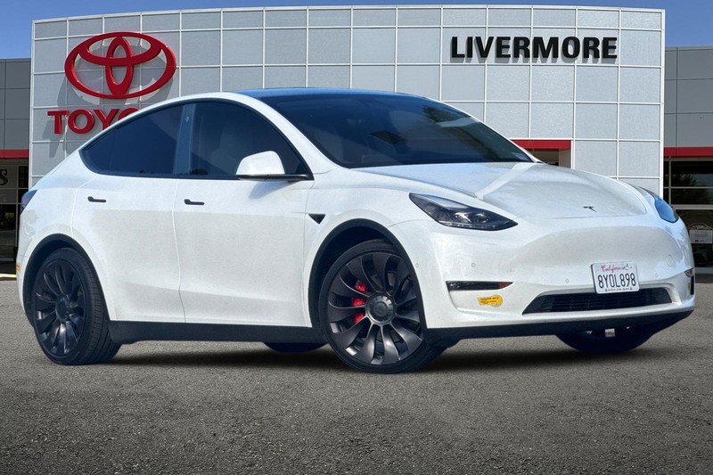 Tesla Model Y Vehicle Full-screen Gallery Image 02