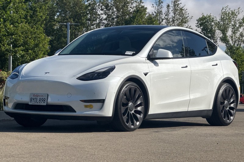 Tesla Model Y Vehicle Full-screen Gallery Image 08