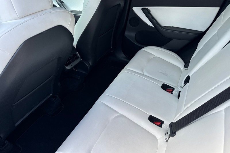 Tesla Model Y Vehicle Full-screen Gallery Image 14