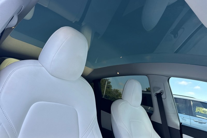 Tesla Model Y Vehicle Full-screen Gallery Image 20