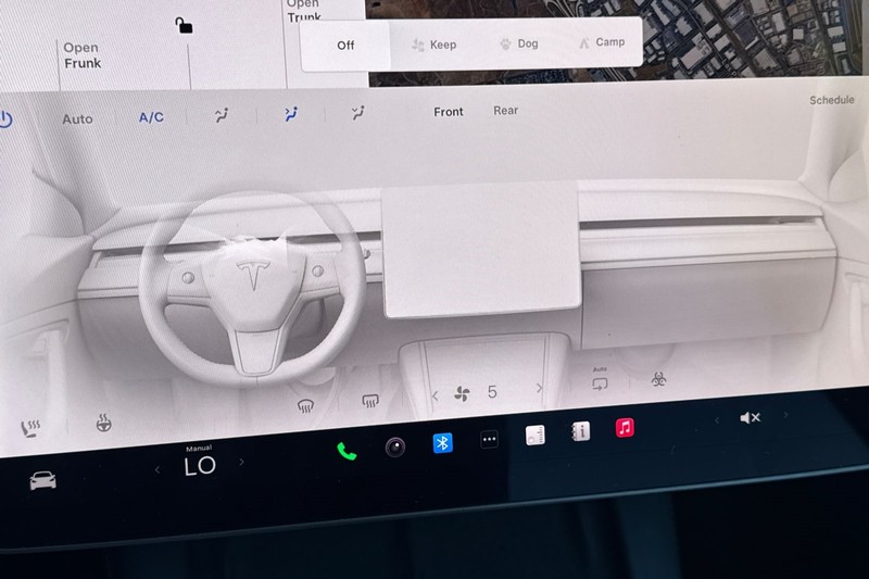 Tesla Model Y Vehicle Full-screen Gallery Image 28