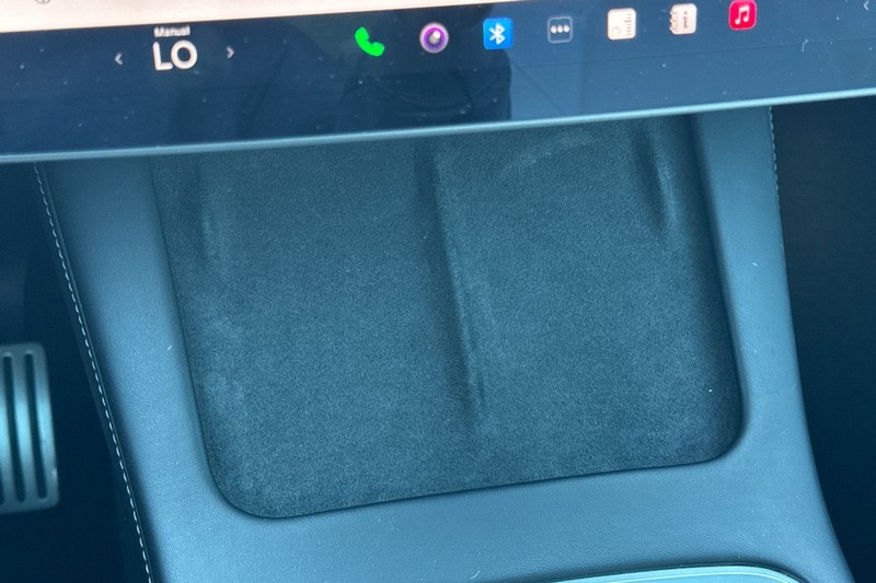 Tesla Model Y Vehicle Full-screen Gallery Image 31
