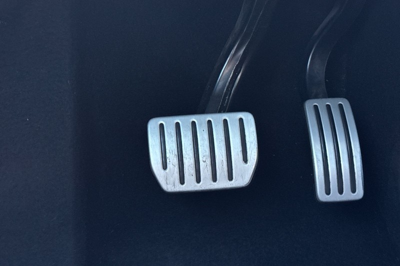 Tesla Model Y Vehicle Full-screen Gallery Image 41