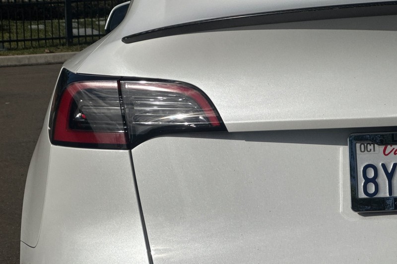 Tesla Model Y Vehicle Full-screen Gallery Image 45
