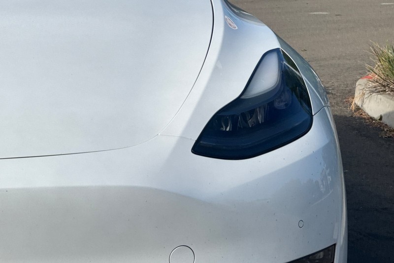 Tesla Model Y Vehicle Full-screen Gallery Image 49
