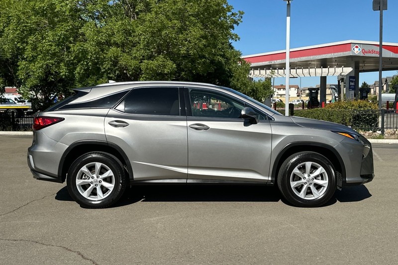 Lexus RX Vehicle Full-screen Gallery Image 03