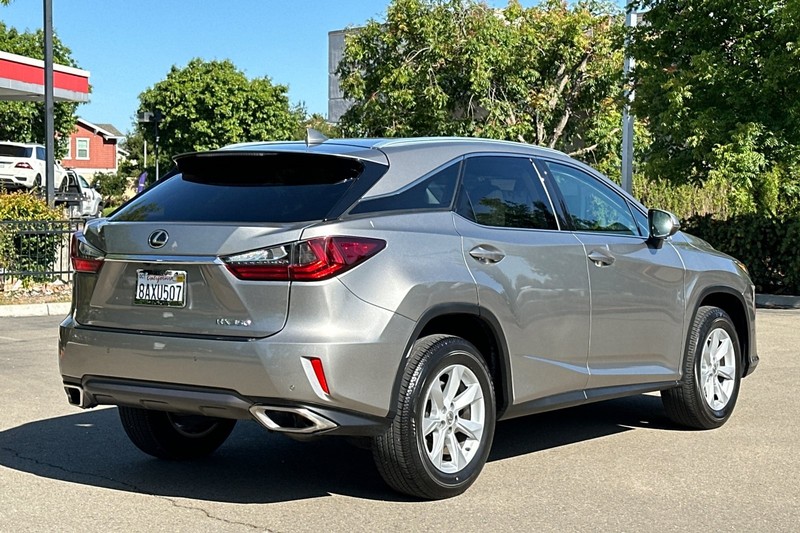 Lexus RX Vehicle Full-screen Gallery Image 04