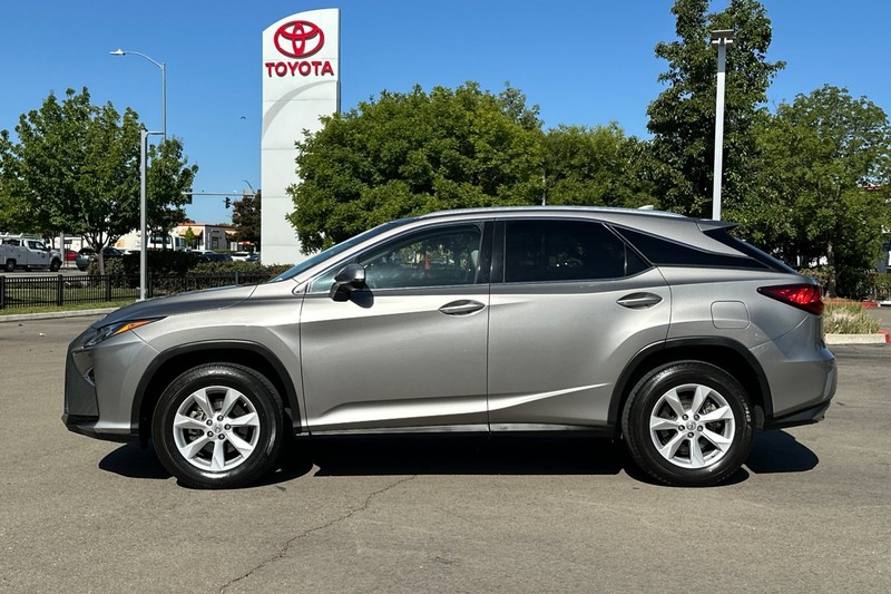 Lexus RX Vehicle Full-screen Gallery Image 07