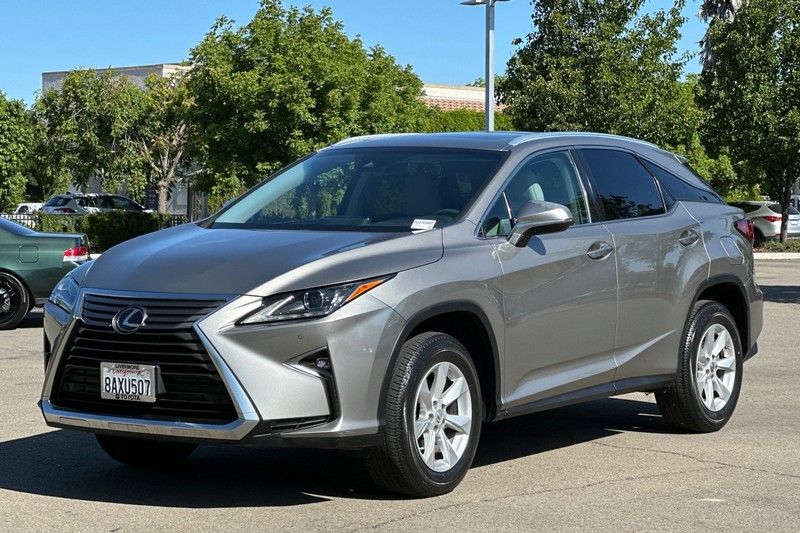 Lexus RX Vehicle Full-screen Gallery Image 08