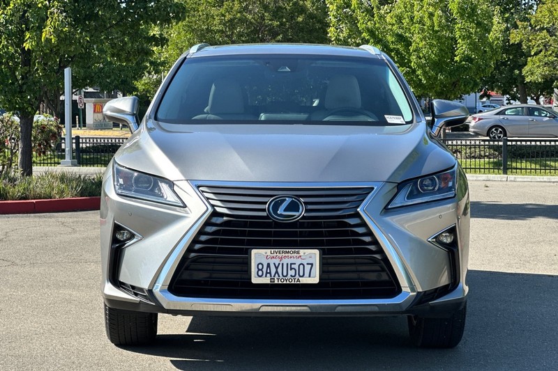 Lexus RX Vehicle Full-screen Gallery Image 09