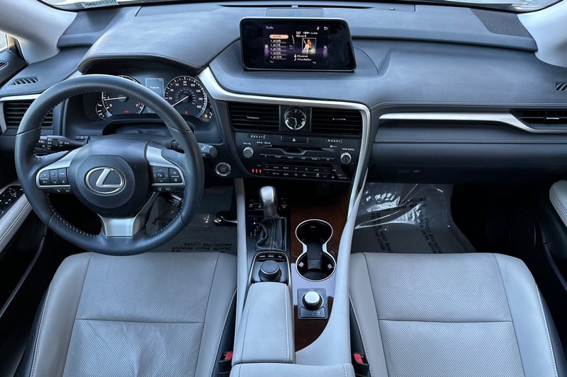Lexus RX Vehicle Full-screen Gallery Image 15