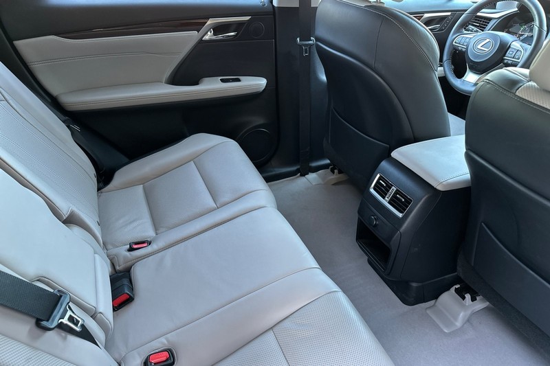 Lexus RX Vehicle Full-screen Gallery Image 18