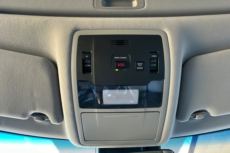 Lexus RX Vehicle Full-screen Gallery Image 24