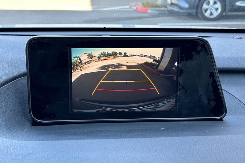 Lexus RX Vehicle Full-screen Gallery Image 27