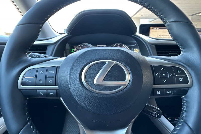 Lexus RX Vehicle Full-screen Gallery Image 34