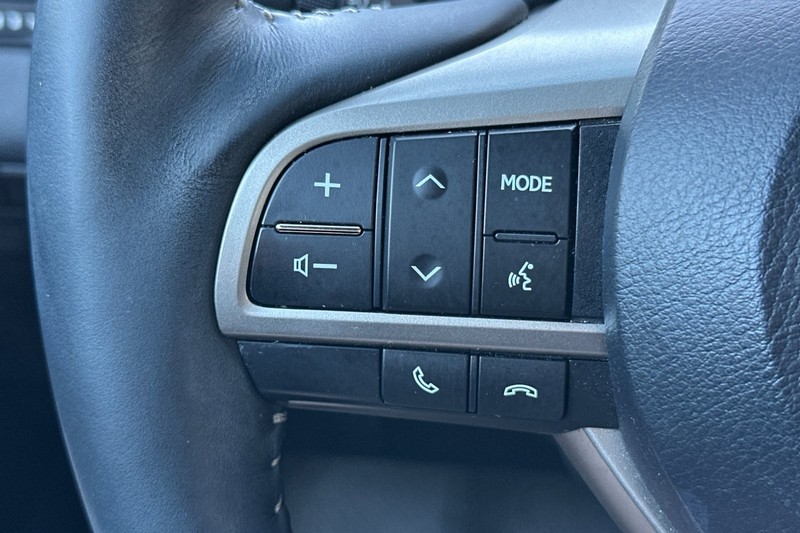 Lexus RX Vehicle Full-screen Gallery Image 35
