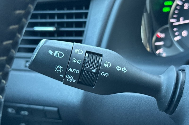 Lexus RX Vehicle Full-screen Gallery Image 36