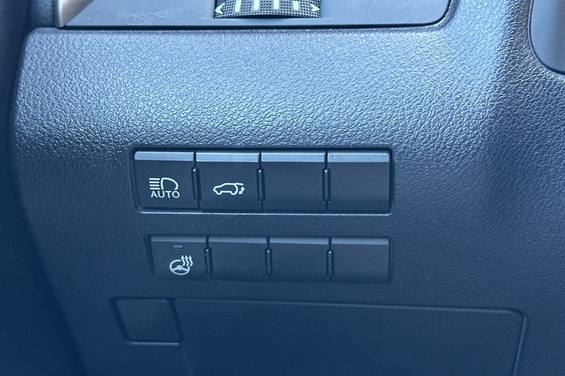 Lexus RX Vehicle Full-screen Gallery Image 41