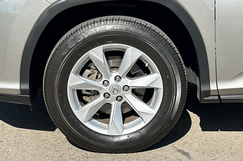Lexus RX Vehicle Full-screen Gallery Image 44
