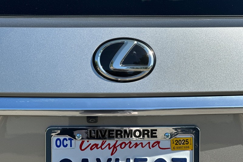Lexus RX Vehicle Full-screen Gallery Image 48