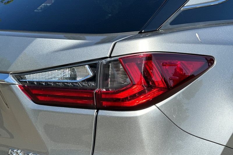 Lexus RX Vehicle Full-screen Gallery Image 49