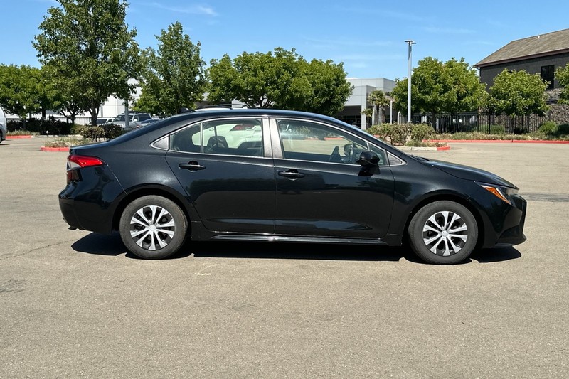 Toyota Corolla Hybrid Vehicle Full-screen Gallery Image 03