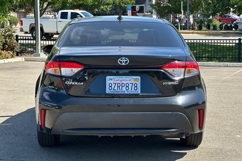 Toyota Corolla Hybrid Vehicle Full-screen Gallery Image 05