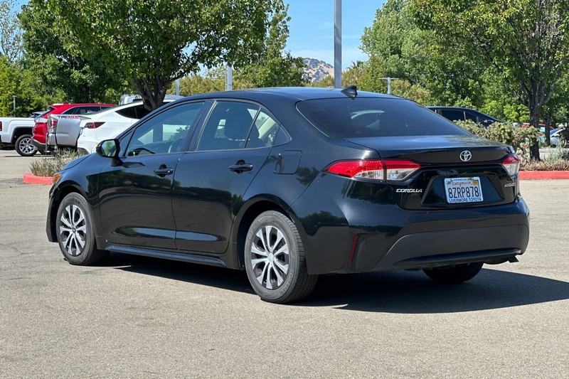 Toyota Corolla Hybrid Vehicle Full-screen Gallery Image 06