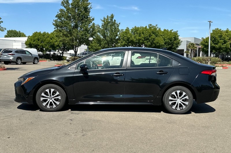 Toyota Corolla Hybrid Vehicle Full-screen Gallery Image 07