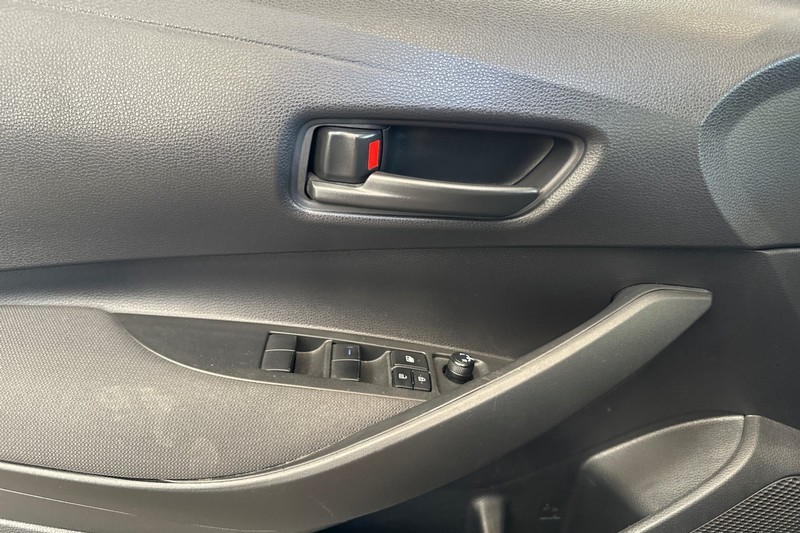Toyota Corolla Hybrid Vehicle Full-screen Gallery Image 11