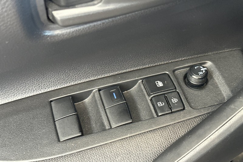 Toyota Corolla Hybrid Vehicle Full-screen Gallery Image 12