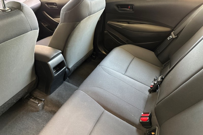 Toyota Corolla Hybrid Vehicle Full-screen Gallery Image 14