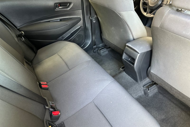 Toyota Corolla Hybrid Vehicle Full-screen Gallery Image 17