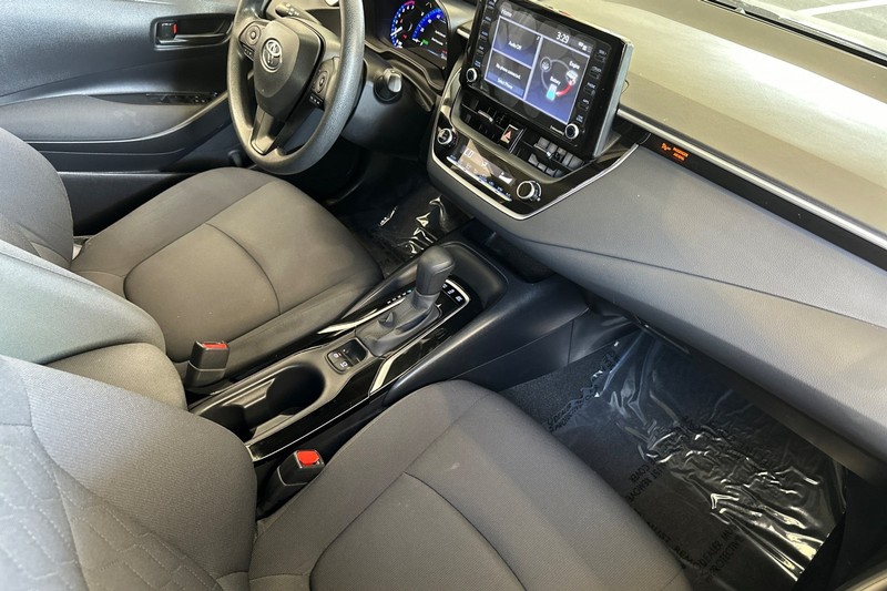 Toyota Corolla Hybrid Vehicle Full-screen Gallery Image 18
