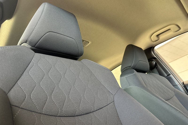 Toyota Corolla Hybrid Vehicle Full-screen Gallery Image 19