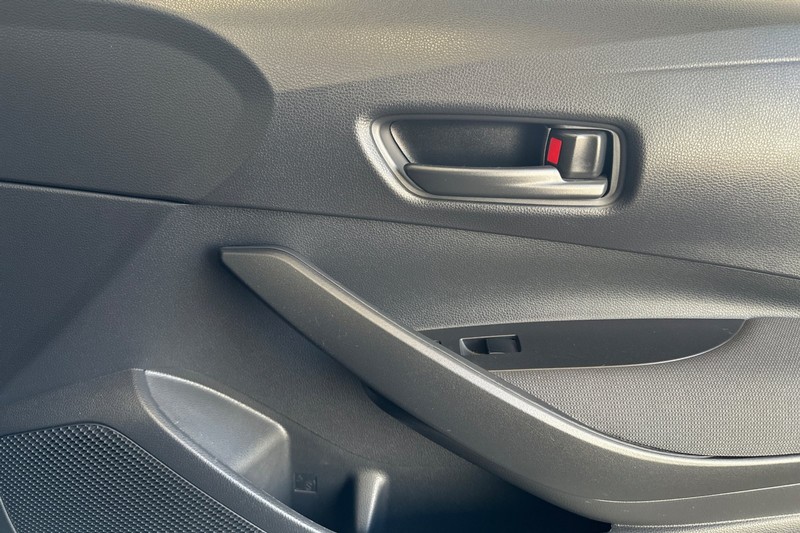 Toyota Corolla Hybrid Vehicle Full-screen Gallery Image 20