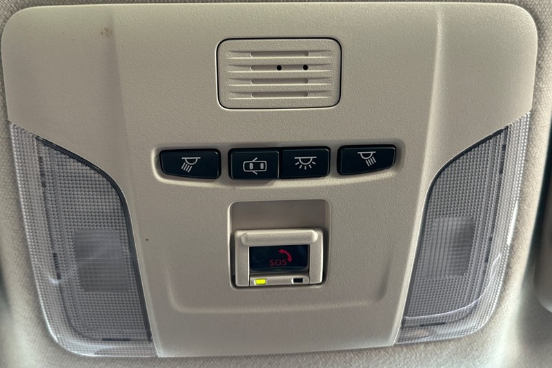 Toyota Corolla Hybrid Vehicle Full-screen Gallery Image 23