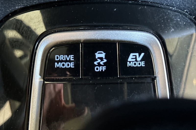 Toyota Corolla Hybrid Vehicle Full-screen Gallery Image 28